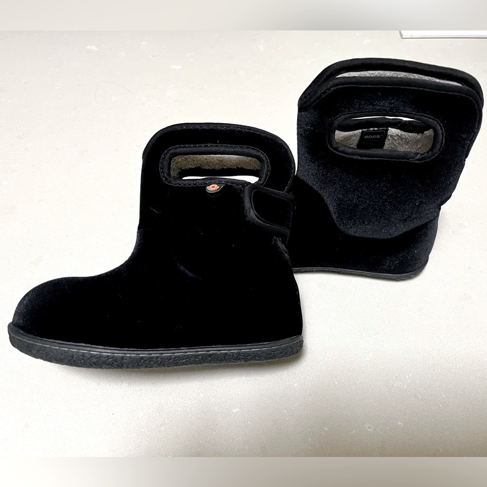 Size 10 little kid velvet waterproof bogs